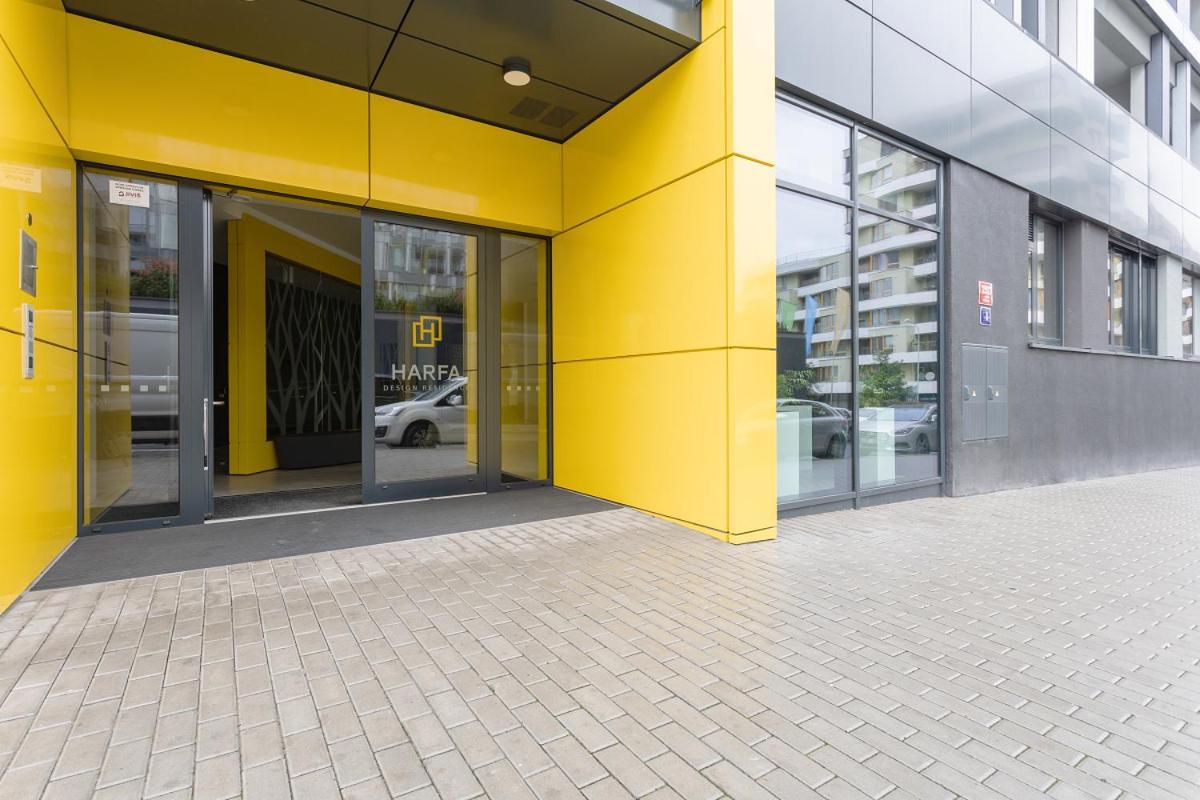Yellow Apartment With Parking - Prague, Prague